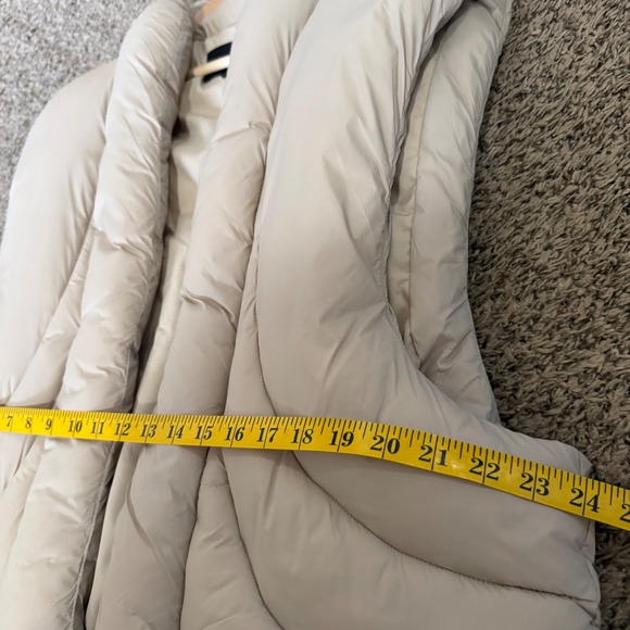 BY DYLN Puffer Vest Tan Quilted Collarless Sleeveless Women's Size L NWT - Picture 7 of 8